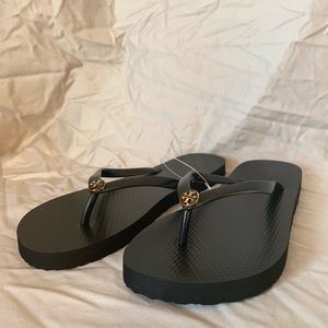 Tory Burch Solid Thin Flip Flop, Black (10)